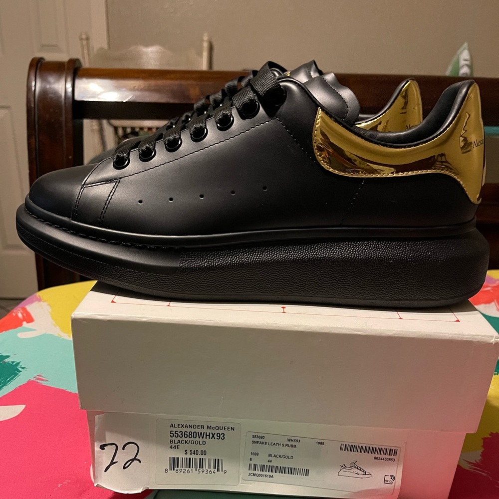🚨🚨🚨Alexander McQueens Black/Gold Sz11 Brand New Great Deal!!!!!